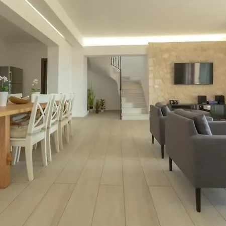 Enchanted Bay House Vlachata