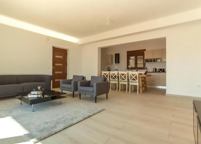 فيلة Enchanted Bay House